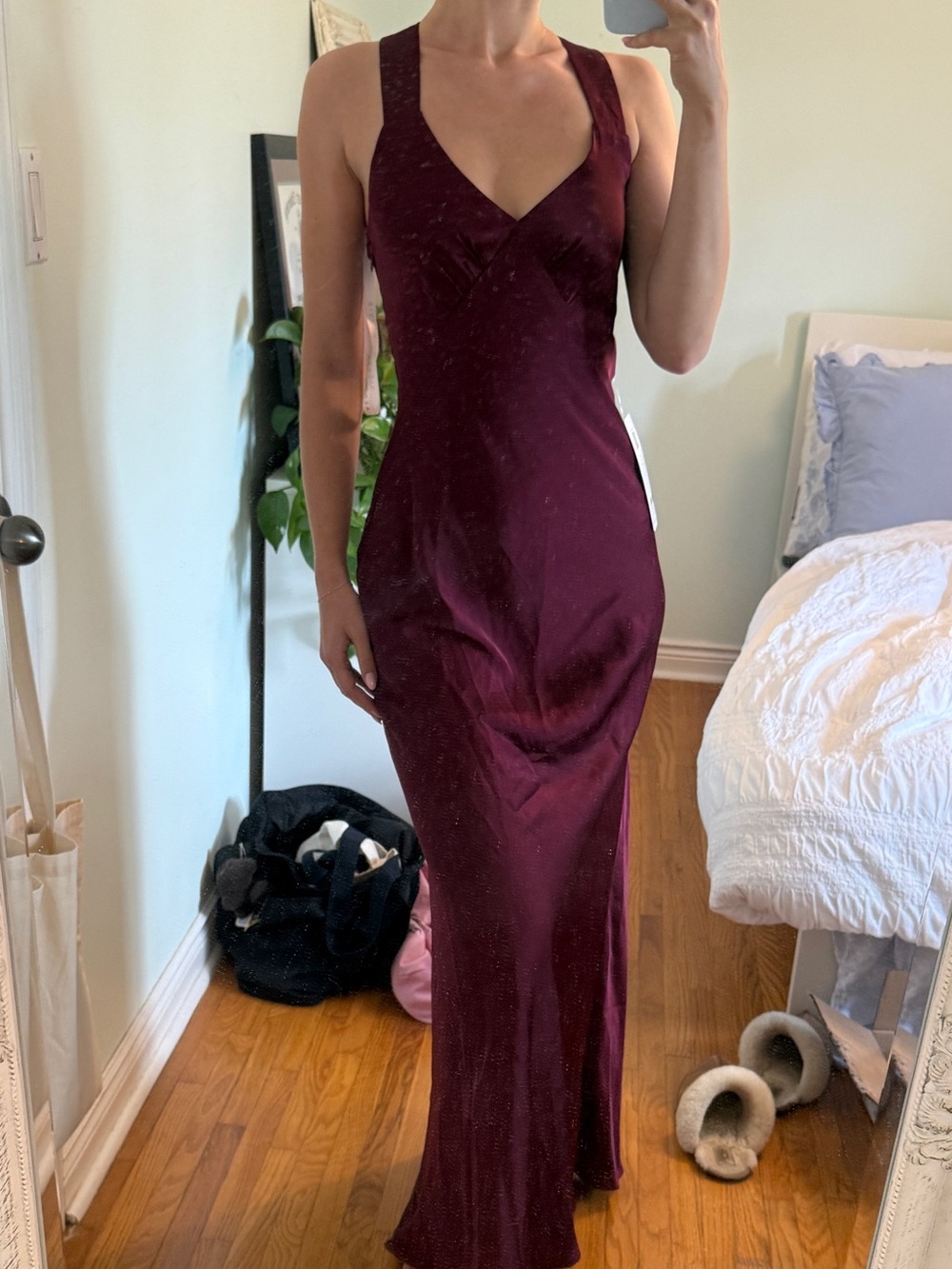 Elegant Burgundy V-Neck Evening Dress